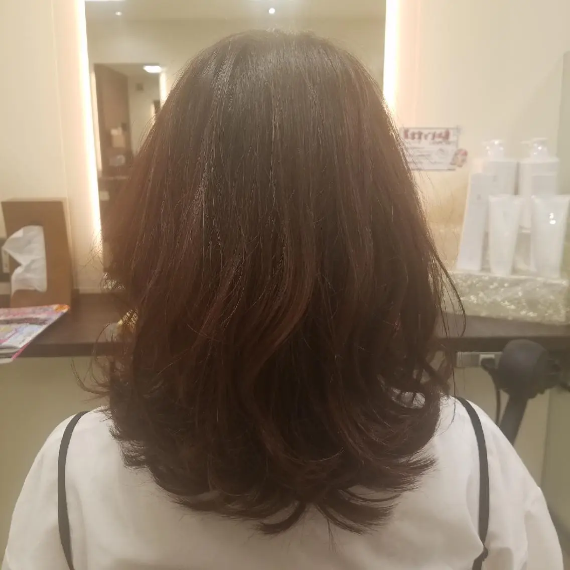 セミロング カラー レッドカラー 外ハネヘア カット ヘアカラー 麻里 杏彩のヘアスタイル