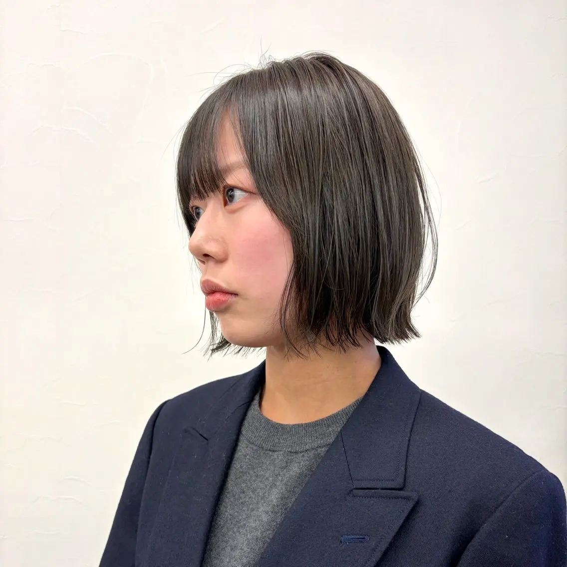 ショート カラー ブリーチ グレージュ ブリーチなしカラー オリーブグレージュ オリーブグレー カット ヘアカラー トリートメント 初めてのショート お任せください✂️のヘアスタイル
