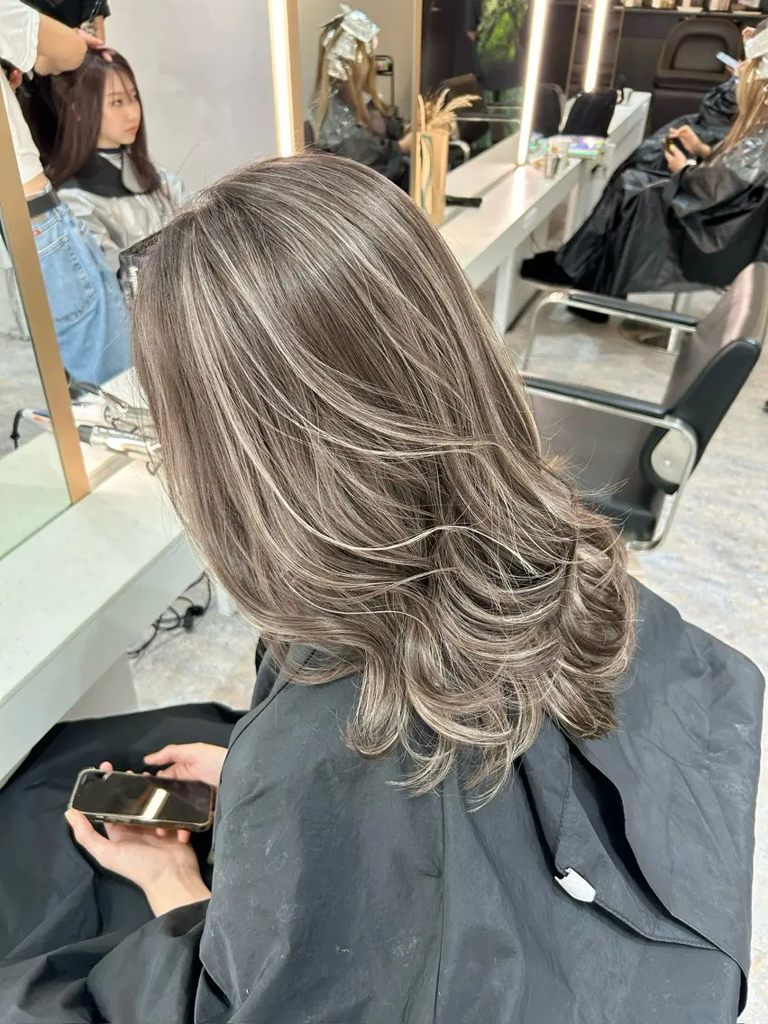 ミディアム カラー ヘアカラー ハイライト白髪ぼかし メンズパーマ渋谷のヘアスタイル