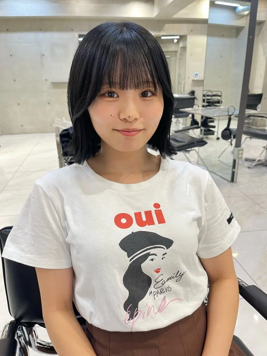 ミディアム ボブ 外ハネヘア urara🤍 柔らかヘアのヘアスタイル