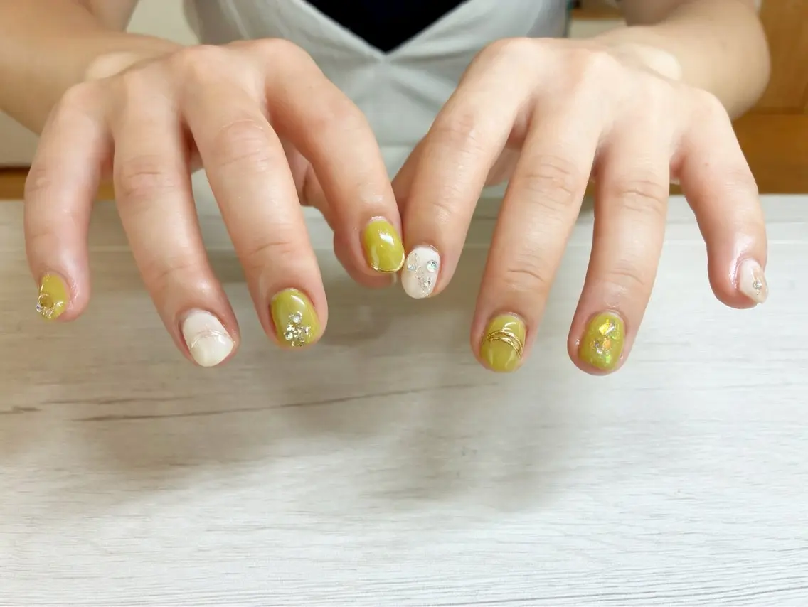 ネイル ピスタチオネイル ホワイト ハンドネイル nail_salon Tulipのネイルデザイン