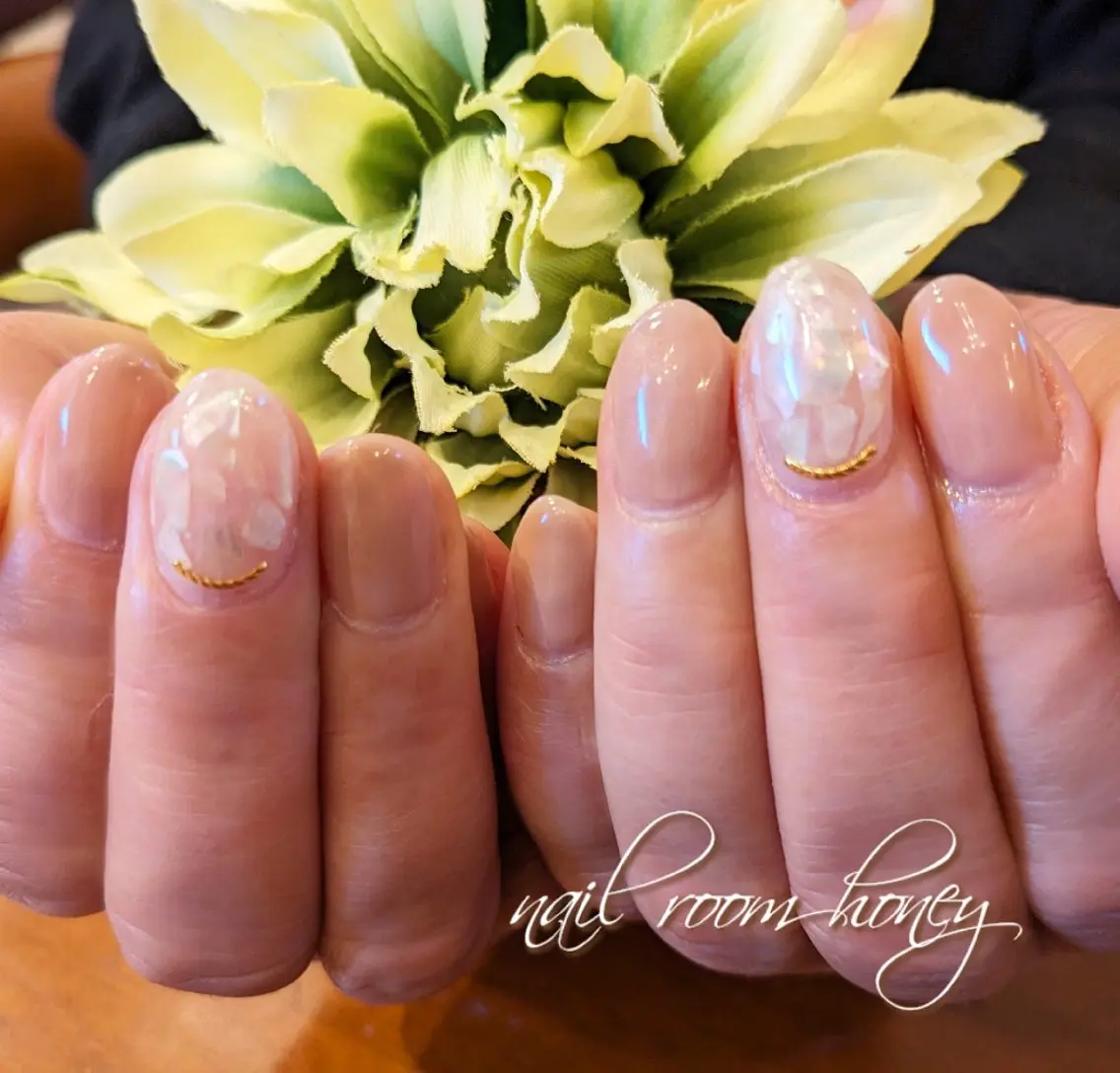 ネイル シンプルネイル ホワイト nail room  honeyのネイルデザイン