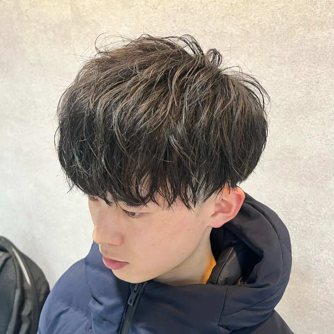 ショート カラー パーマ ヘアアレンジ メンズ センターパート メンズハイライト メンズメッシュ マッシュ メンズパーマ カット パーマ トリートメント ヘッドスパ ヘアセット 仕上がり満足度No. 1🔥BLUCK🔥のヘアスタイル