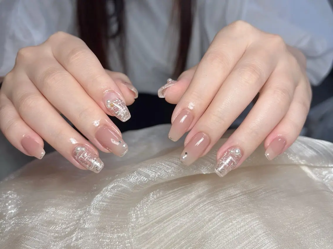 ネイル オーロラネイル チークネイル フレンチネイル ジェルネイル ガラスフレンチ ハンドネイル Nail Jolieのネイルデザイン