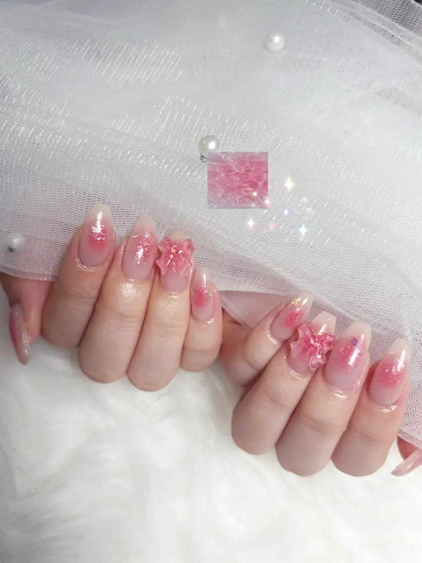 ネイル チークネイル ガーリー 氷ネイル・うるうるネイル キラキラネイル ラメ(グリッター) ハンドネイル YUUMI🫧 nailのネイルデザイン