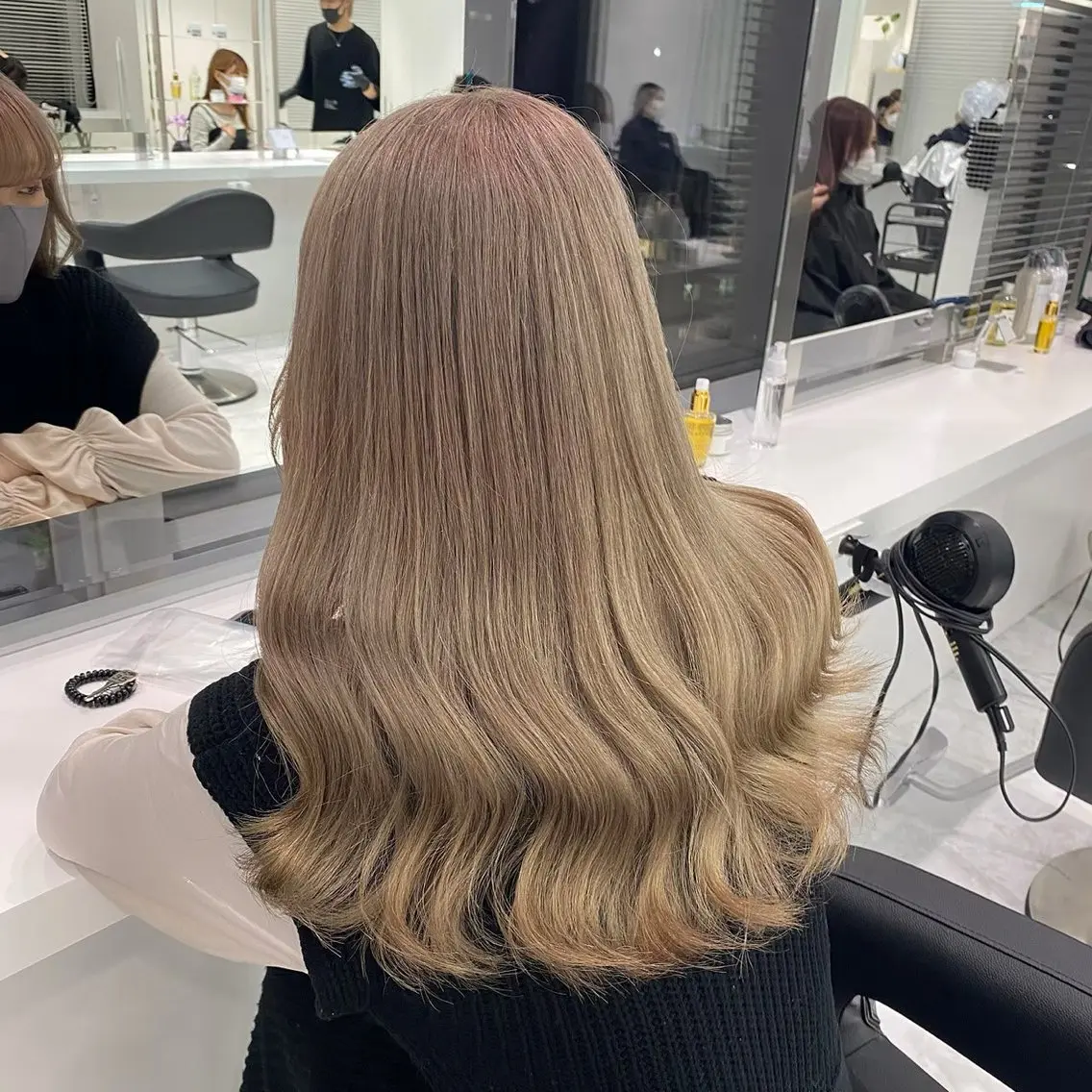 セミロング カラー ヘアアレンジ 透明感カラー ヘアカラー 🫧モテる💗ダメー ジレスハイトーン🫧のヘアスタイル
