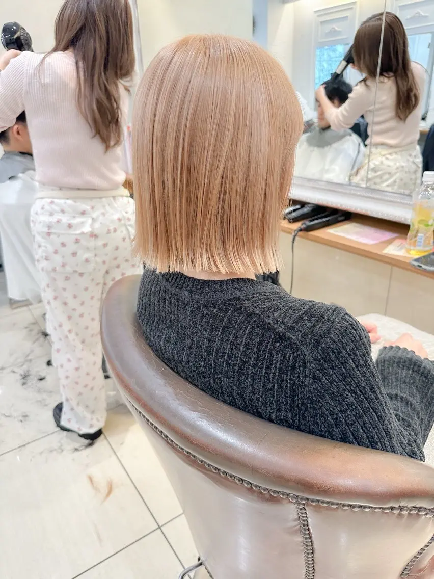 ミディアム カラー 切りっぱなしボブ ベージュカラー ハイトーンカラー ミルクティーベージュ ボブ ヘアカラー ✨カラー支持No.1 🧸ワキ カナコ🧸のヘアスタイル