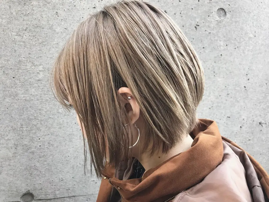 ショート カラー ブリーチ ハイライトカラー ハイトーンカラー ハイライト ボブ　ショート 特化 迫田紘史のヘアスタイル