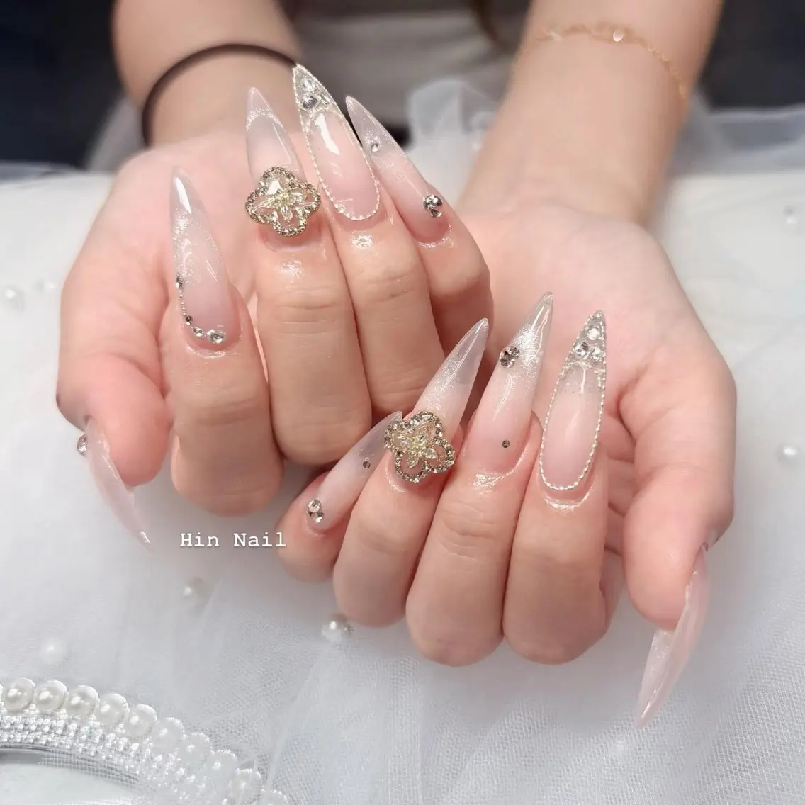 ネイル チークネイル ドット フットネイル フレンチネイル グラデーション ハンドネイル HIN NAILのネイルデザイン