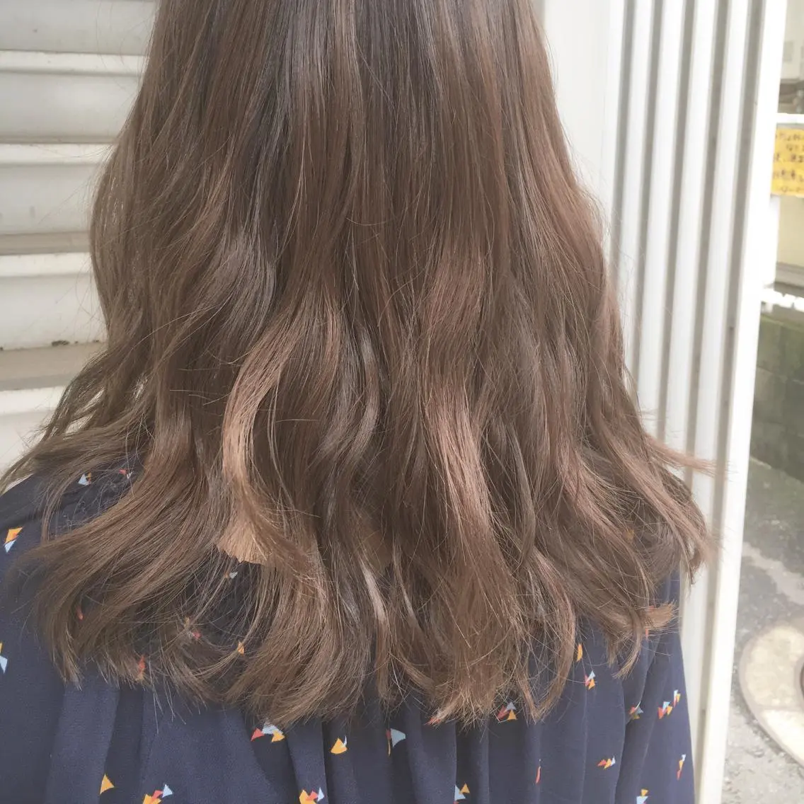 セミロング カラー ブリーチ グレージュ イルミナカラー ラベンダーカラー ラベンダーグレージュ 榎園 由美のヘアスタイル