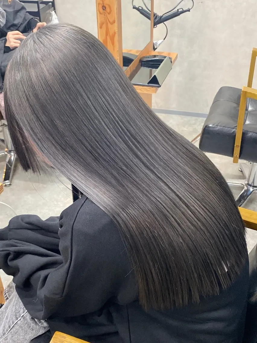 ロング カラー ブリーチ ダークグレー 艶髪サラサラカラー 🌈前原健吾のヘアスタイル