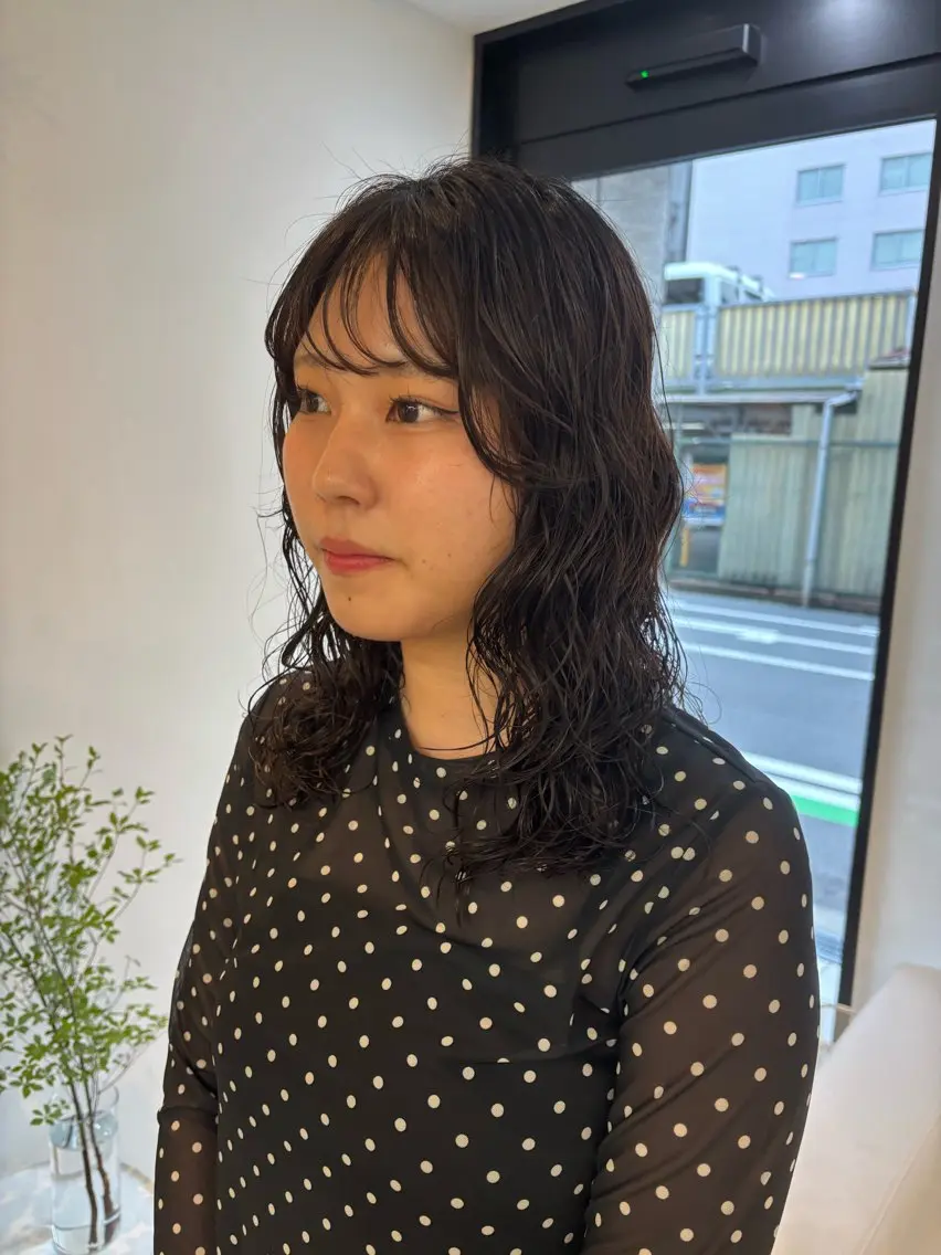 ミディアム ミディアムパーマ 透明感カラー🫧 高田李胡のヘアスタイル