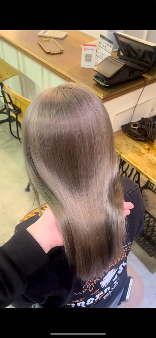 カラー ベージュカラー ミルクティーベージュ ヘアカラー トリートメント 北川 茉奈のヘアスタイル