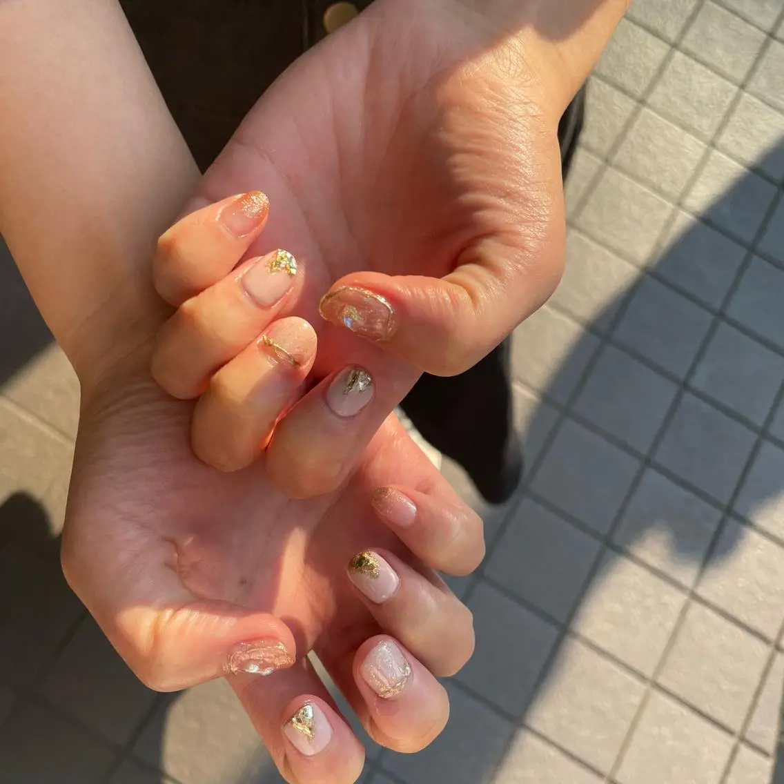 ネイル ゴールド キラキラネイル 持ち込み ニュアンスネイル ハンドネイル ハイトーン🦄ネイル 💞のぶちのネイルデザイン