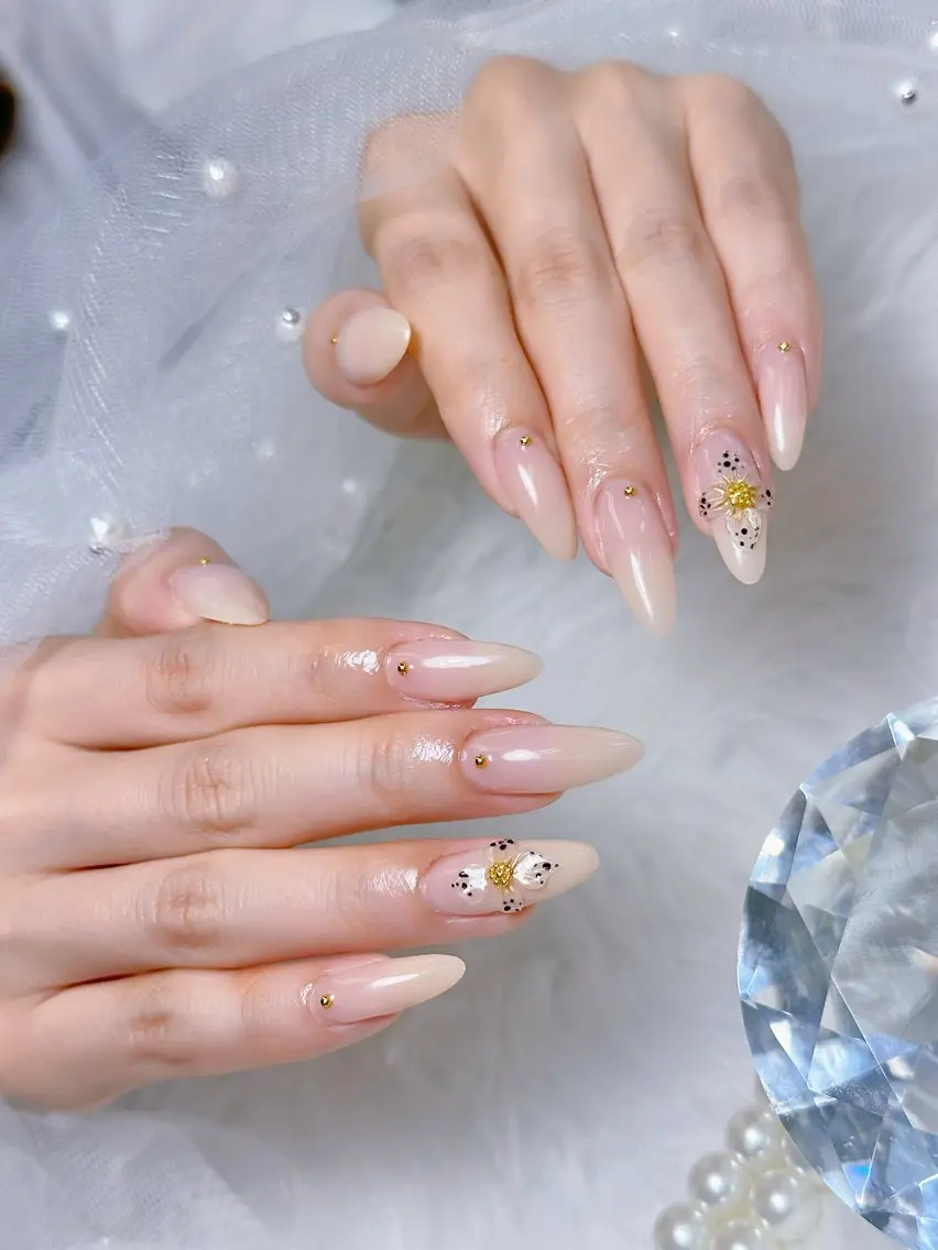 ネイル アートネイル ジェルネイル 韓国ネイル ニュアンスネイル ハンドネイル Luna Nail.Novaのネイルデザイン