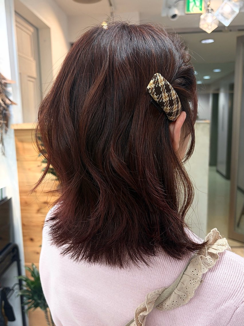 ミディアム カラー ヘアアレンジ ミディアムレイヤー ボルドーカラー ブラウンカラー 透明感カラー レイヤーカット カット ヘアカラー トリートメント cana 札幌レイヤースタイルのヘアスタイル