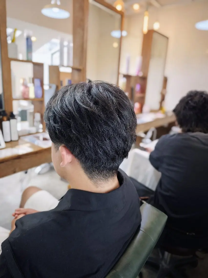 ミディアム くせ毛 KLYiEの裏口🐣 おおむら（メンズ専）のヘアスタイル