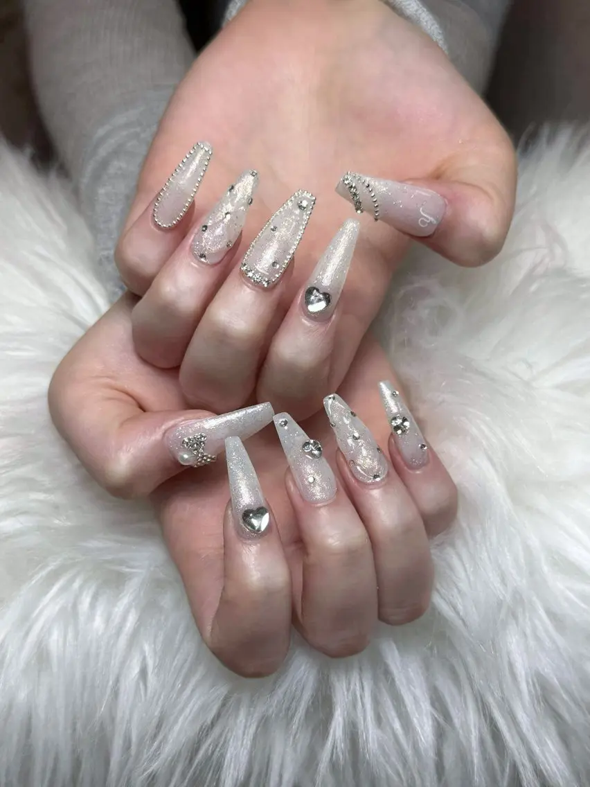 ネイル フレンチネイル ジェルネイル キラキラネイル 韓国ネイル マグネットネイル Julli NailStudioのネイルデザイン