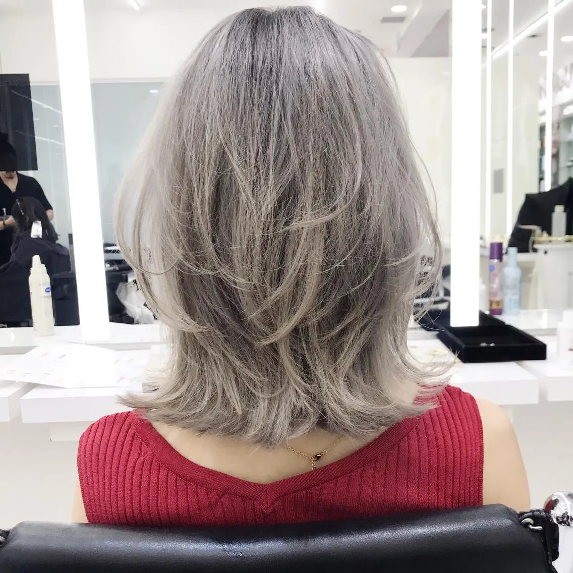 ミディアム カラー 透明感カラー レイヤーカット 苅北 泰輔のヘアスタイル