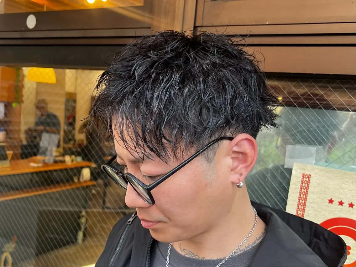 パーマ メンズ カット パーマ トリートメント ダブルカラー寒色系 ボリューム改善ハヤトのヘアスタイル