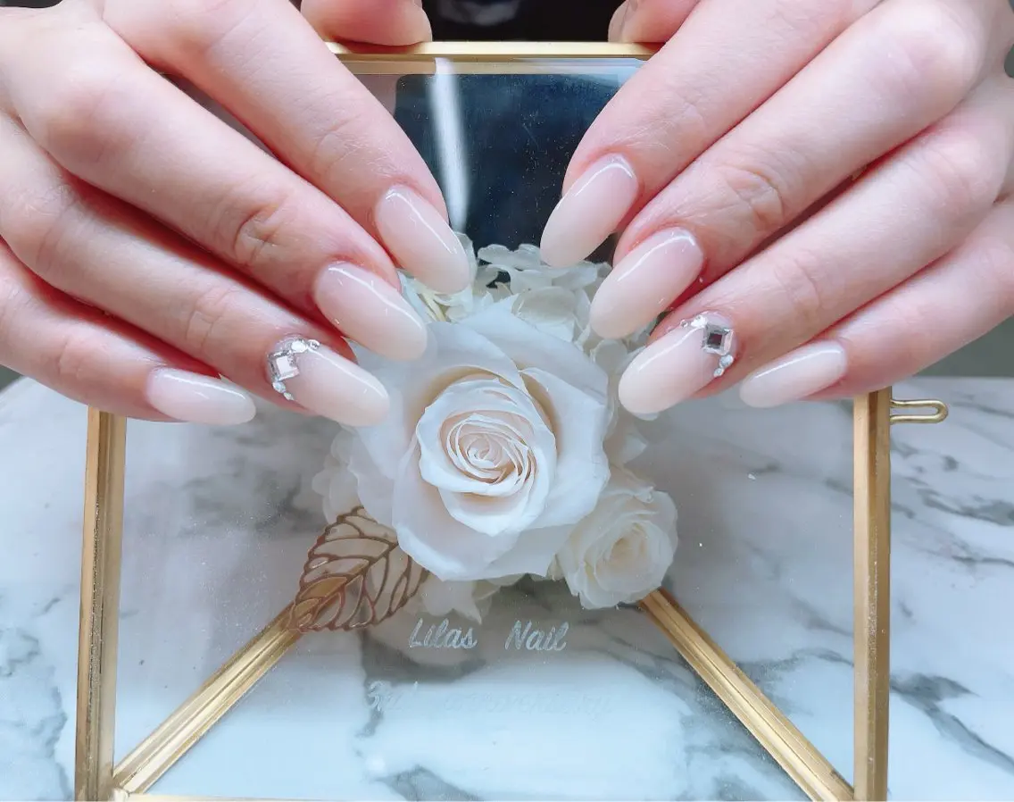 ネイル ジェルネイル ハードジェル キラキラネイル ロングネイル オフィスネイル Lilas Nailのネイルデザイン