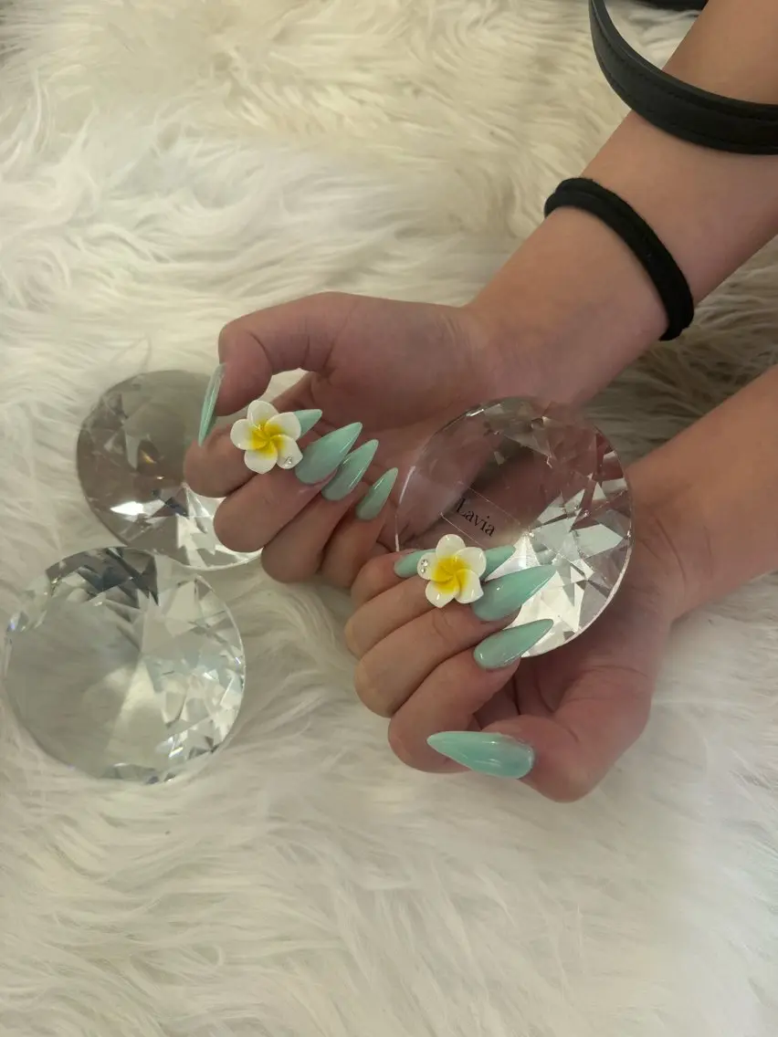 ネイル lavia 🦋 RURIのネイルデザイン