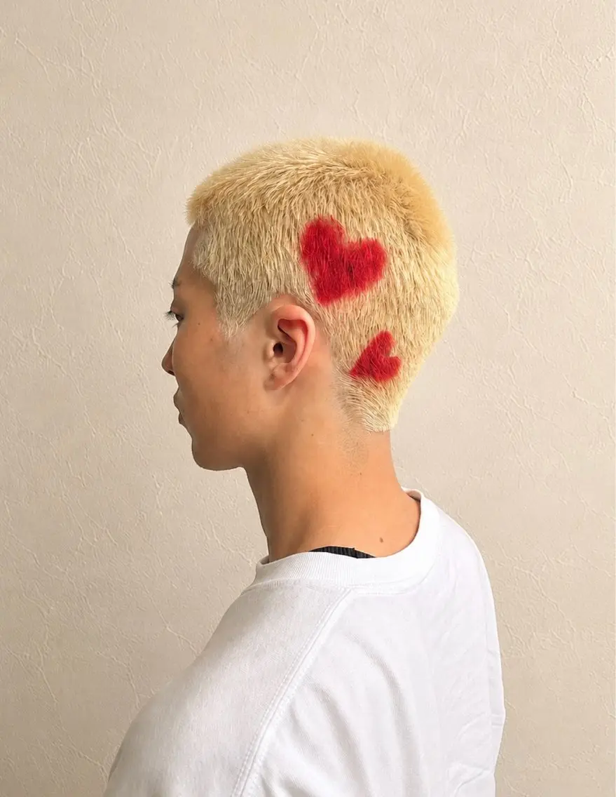 【メンズ限定】オシャレ坊主カット+ブリーチ+デザインの写真