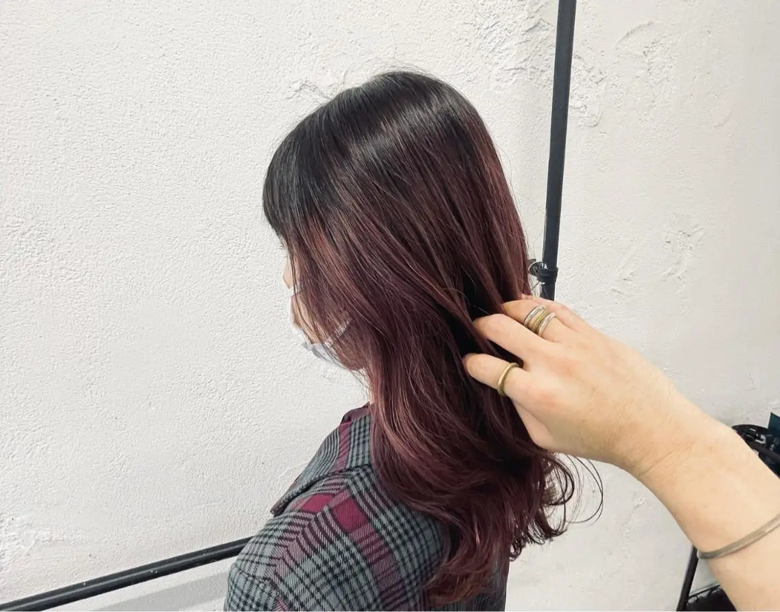 ロング カラー バレイヤージュ カシス ピンクカラー レイヤーカット カット ヘアカラー ギャルの革命児 秀斗のヘアスタイル