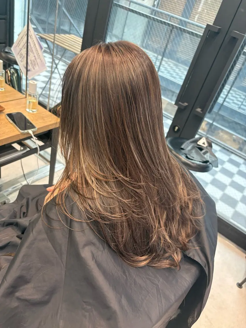 ロング カラー ベージュカラー ハイライトカラー ハイライト カット ヘアカラー ♡ハイライトカラー shinri♡のヘアスタイル