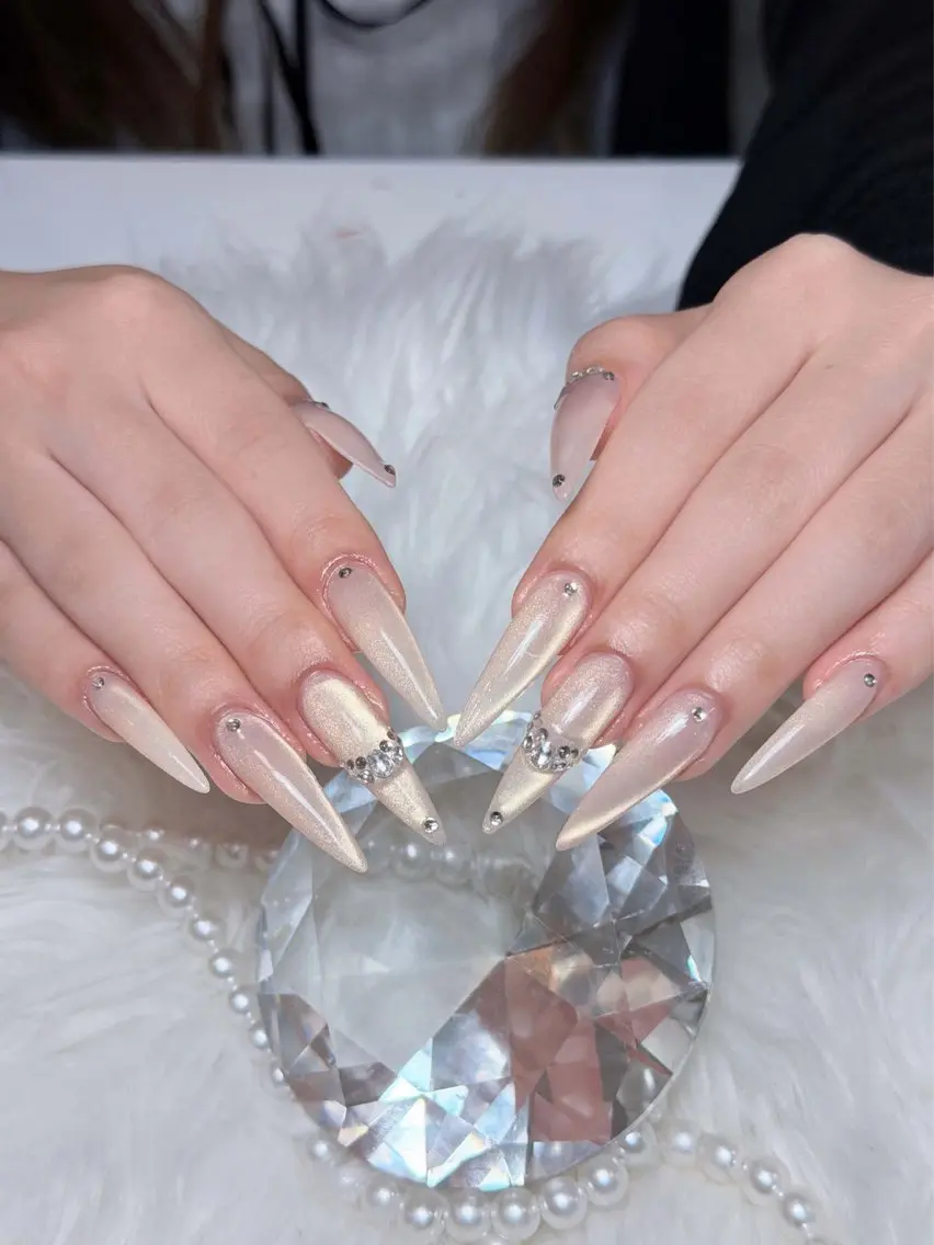 ネイル チークネイル ドット フレンチネイル グラデーション ハート ハンドネイル Julli NailStudioのネイルデザイン
