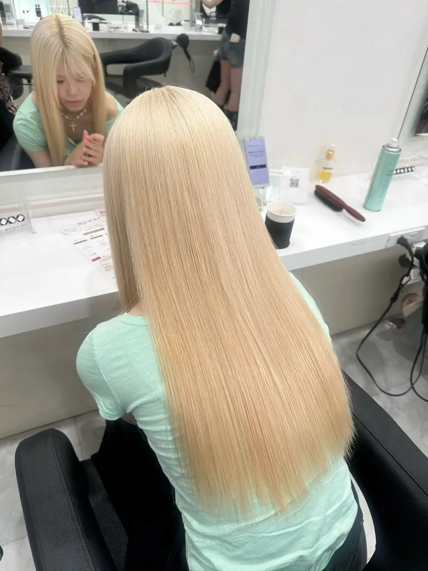 ロング ヘアカラー ヘアセット 韓国ガーリー🤍ハイ トーン🤍Ayanaのヘアスタイル