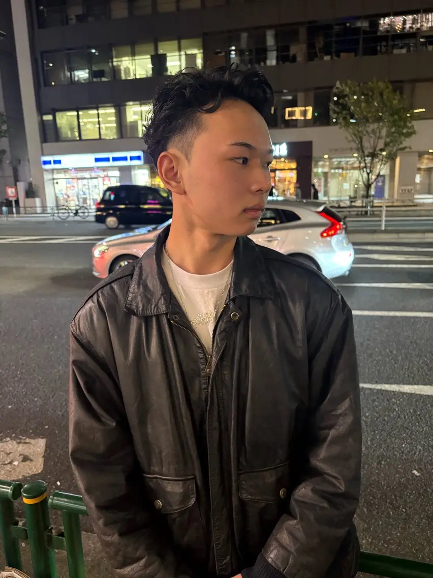 ショート パーマ メンズ メンズブリーチ フェザーパーマ メンズハイライト メンズインナーカラー メンズパーマ カット パーマ トリートメント 💈メンズ短髪特化 ✂︎伊藤大輝💈のヘアスタイル