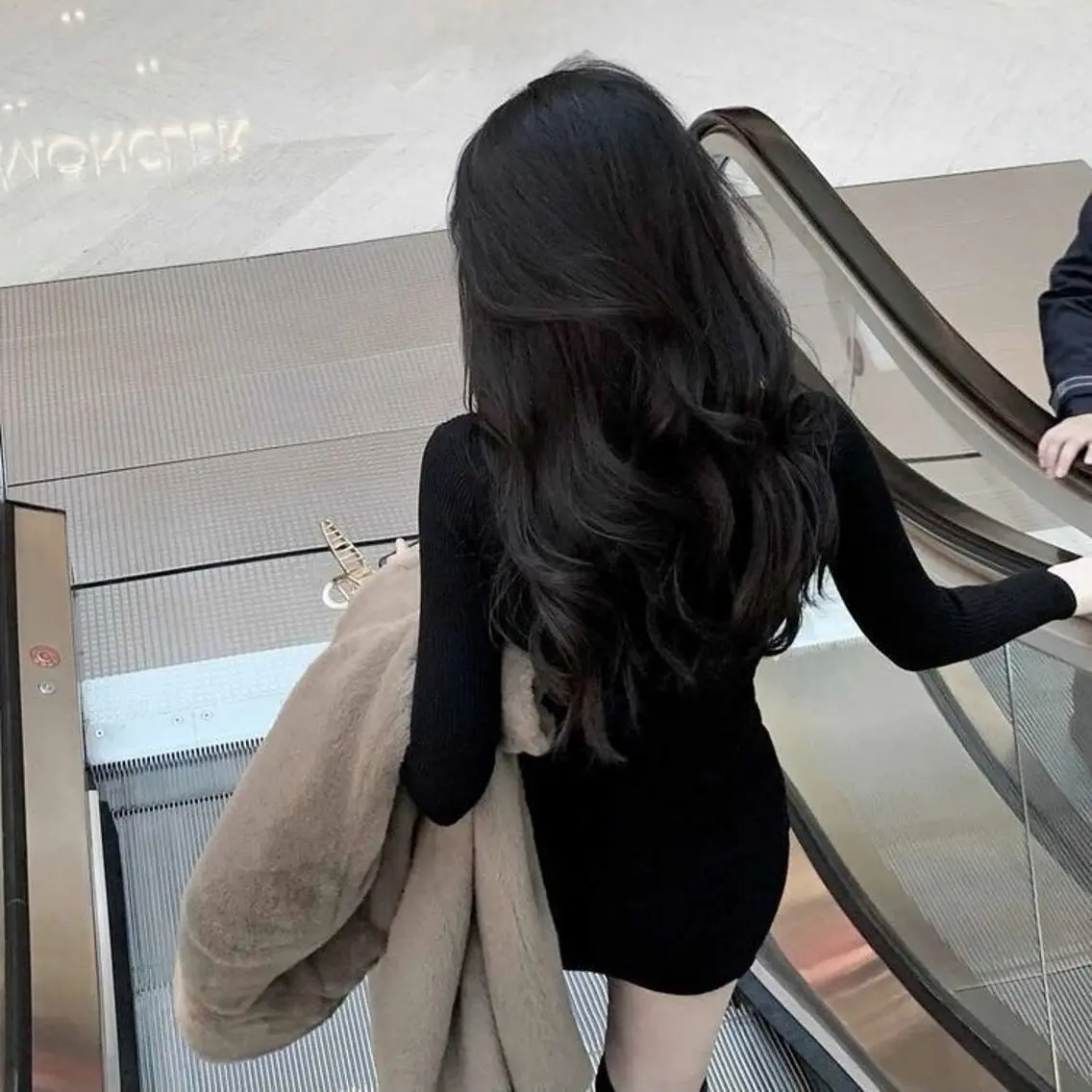 ロング カラー ヘアアレンジ 透け上品ハイトーン 職人ゆうと🤍のヘアスタイル