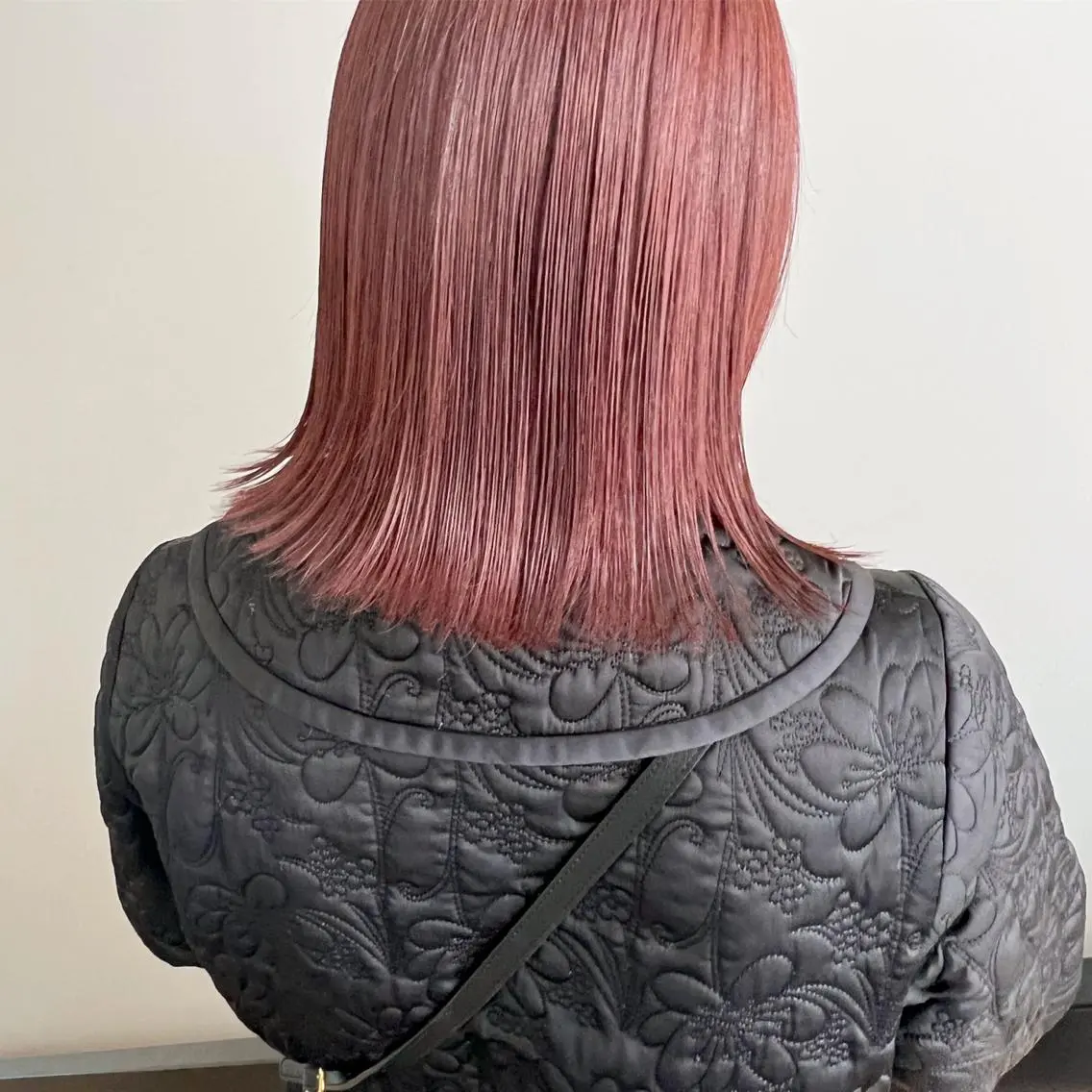ミディアム カラー ハイトーンカラー ピンクカラー レッドカラー 顔周りカット/透明感 カラー✂️MEIのヘアスタイル