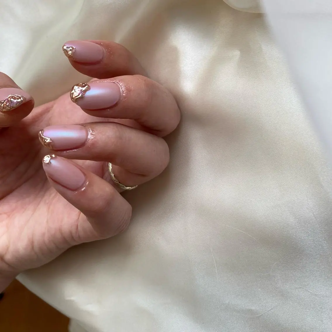 ネイル ミラーネイル atelier alle.のネイルデザイン
