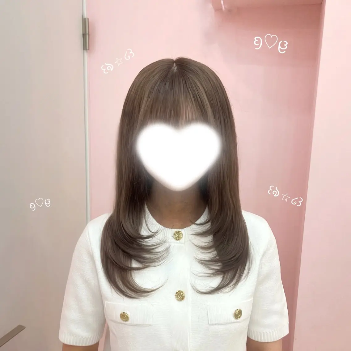 ミディアム カラー ブリーチ グレージュ ミルクティーグレージュ レイヤーカット カット ヘアカラー トリートメント ronmuu／ shizukuのヘアスタイル