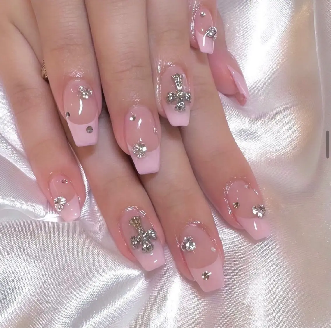 ネイル ハンドネイル ハンドケア (∩_∩)ミモ🧸E yelash&ネイルのマツエク・マツパデザイン