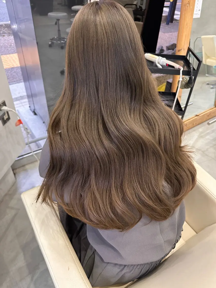 セミロング カラー ベージュカラー ブリーチ ダブルカラー グレージュ イルミナカラー カット ヘアカラー トリートメント SOLUA 岐阜のヘアスタイル