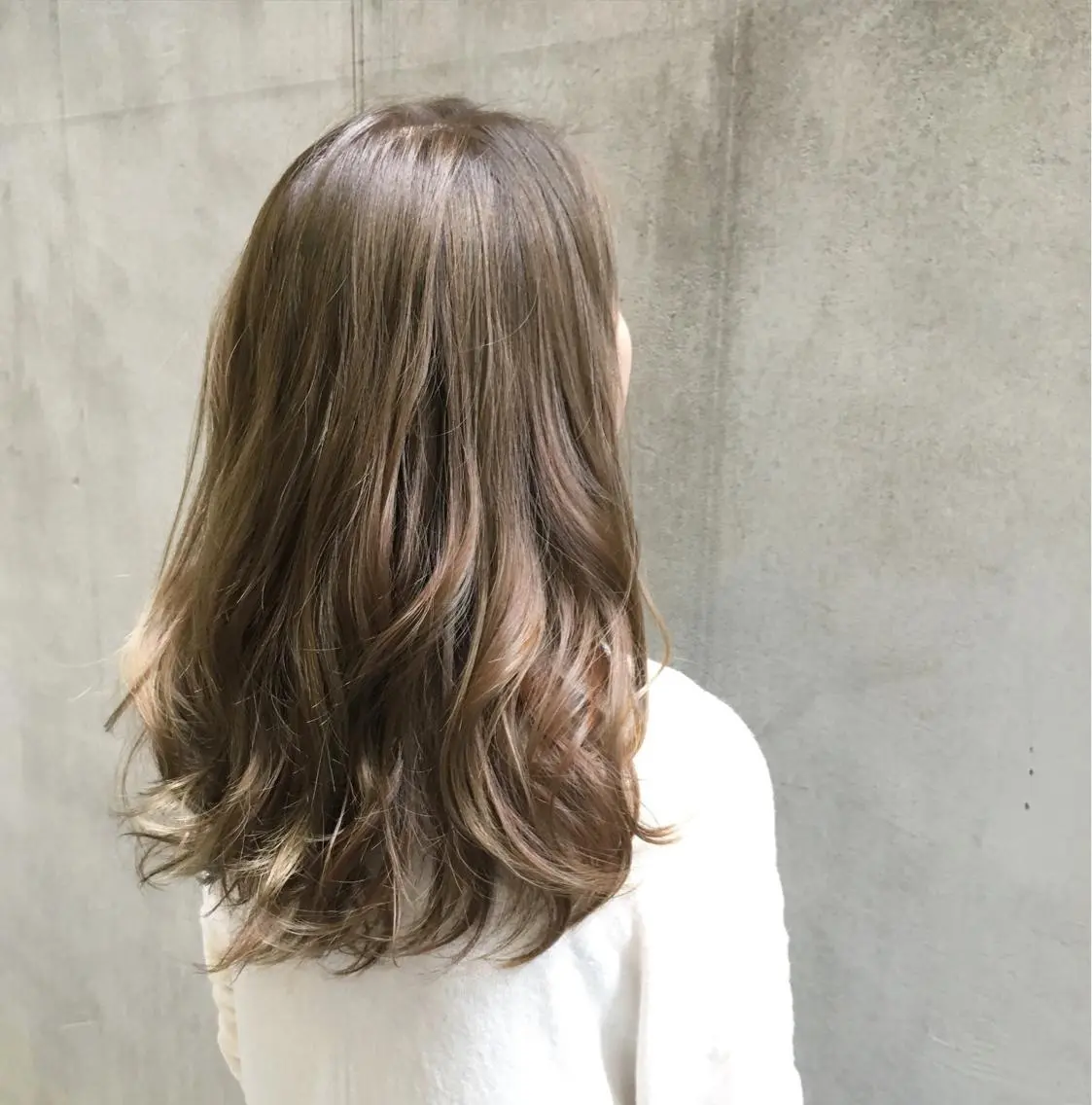 ミディアム セミロング 沖 宜志のヘアスタイル