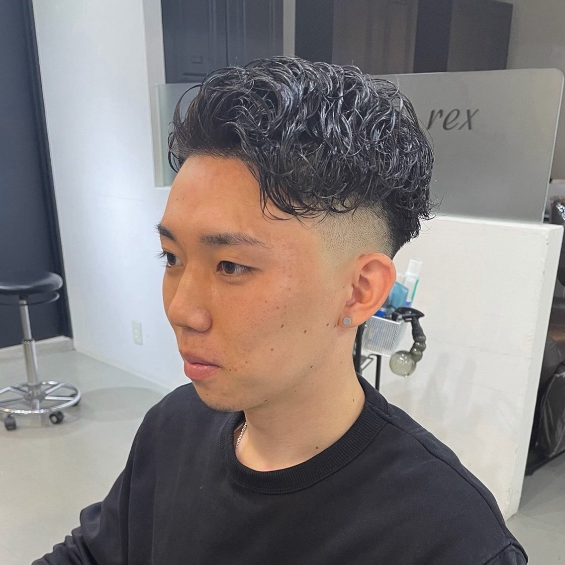 カラー パーマ メンズ フェードカット メンズパーマ スキンフェード カット パーマ トリートメント 角田 凌のヘアスタイル