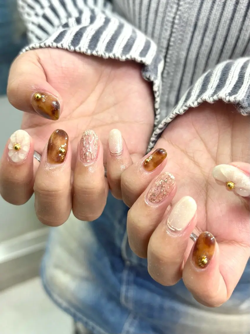 ネイル べっ甲ネイル フラワーネイル ニュアンスネイル ぷっくりネイル ハンドネイル フットネイル 中家 亜紗子のネイルデザイン