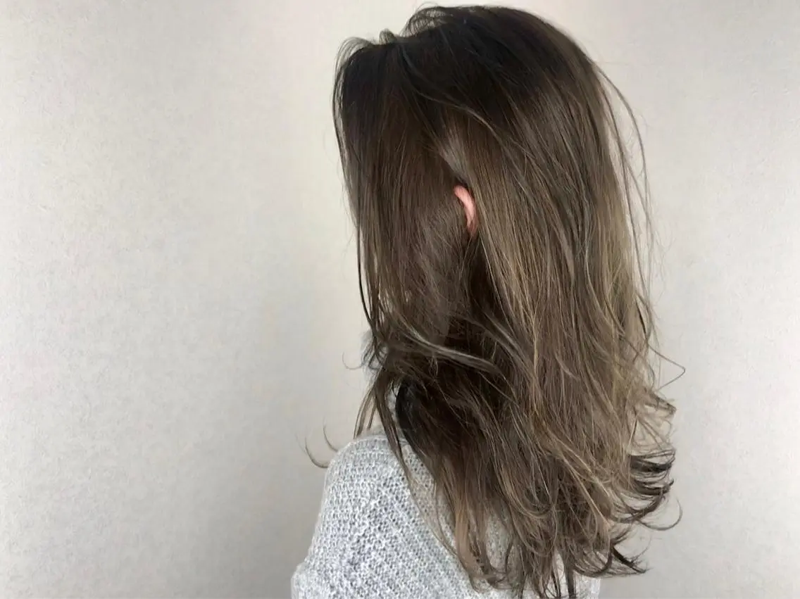 ミディアム still .のヘアスタイル