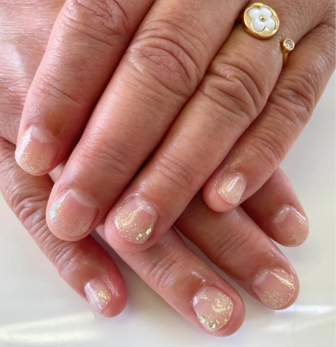 ネイル グラデーション ラメ(グリッター) ラメグラデーション 手書きが得意🖌️ Y’s  nailのネイルデザイン