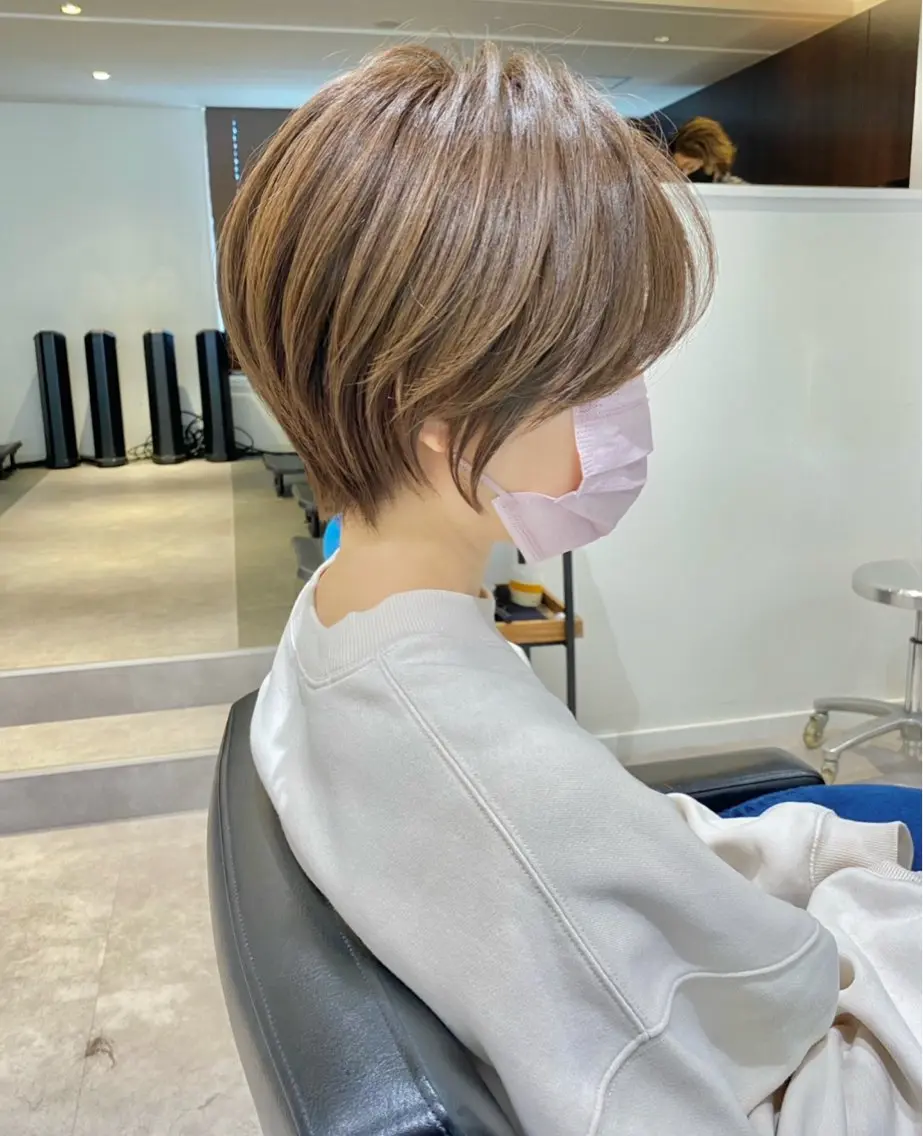 ショート カラー ショートヘア カット ヘアカラー 【表参道】小顔ショー ト /丸みボブ/荒砂のヘアスタイル