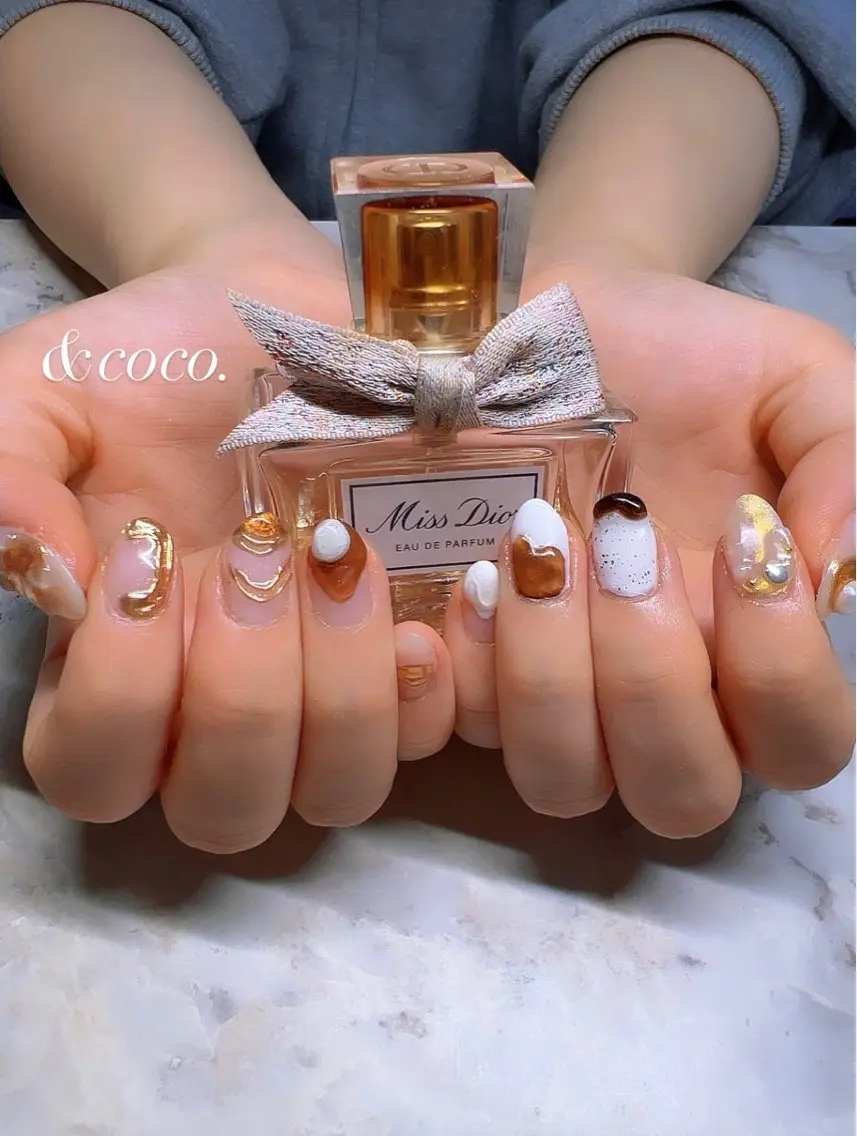 ネイル アートネイル ミラーネイル ＆ coco.のネイルデザイン