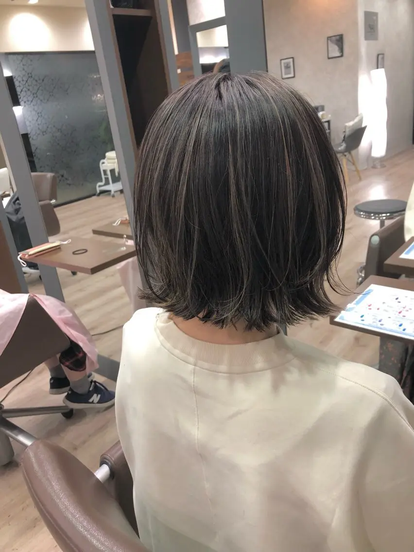 ショート ボブレイヤー ボブ ハイライト レイヤーカット 飛田 由貴のヘアスタイル