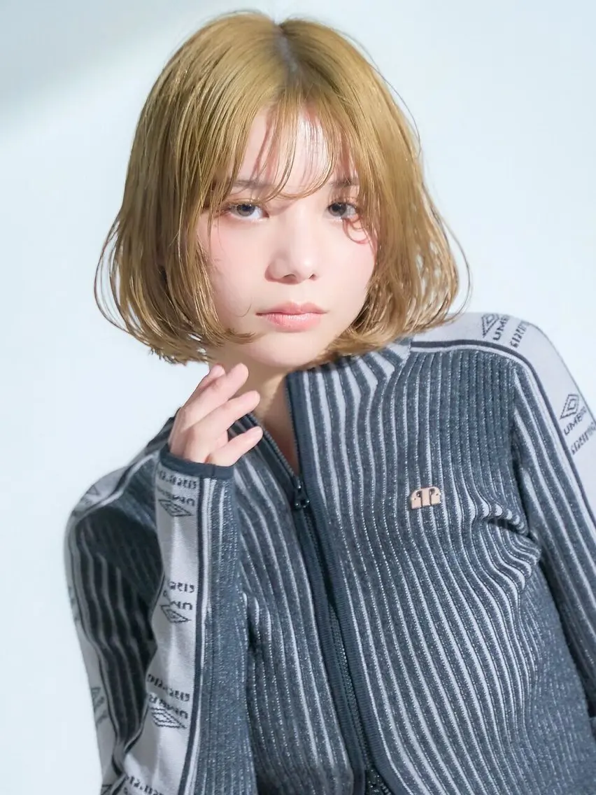 【世界一痛ませない】小顔カット+FIBREPLEXブリーチ+ケアカラー¥15000の写真