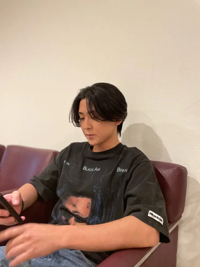 メンズ センターパート ラローサ ヨシオのヘアスタイル