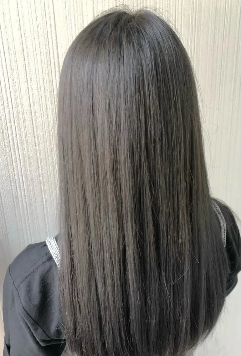 カラー アッシュ アッシュグレー 透明感カラー もえか /ブリーチカラーのヘアスタイル