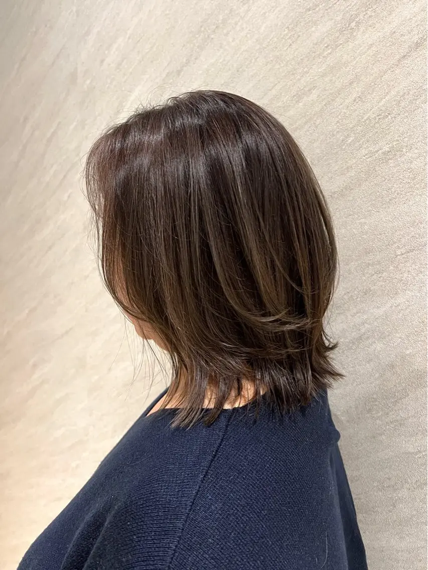 ミディアム カラー レイヤーカット 大人女性のお悩み改善 大塚綾のヘアスタイル